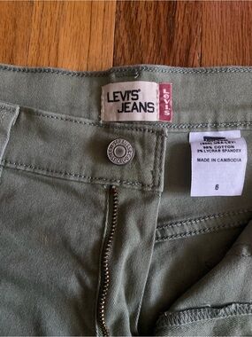 Women’s Levi's Shorts in Olive Green